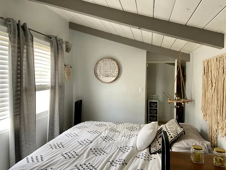 2061 Thomas Ave — Photo 11
