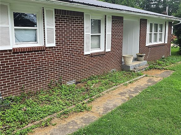 2nd image of 113 Pleasant Ave