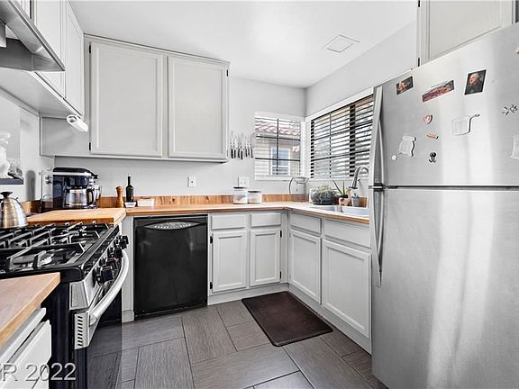5th image of 693 Thousand Oaks Dr