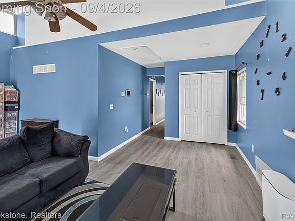 5th image of 26227 Clancy St
