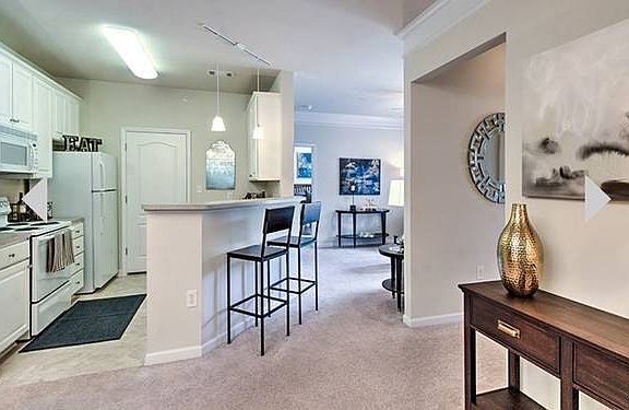 3rd image of 136 Claire Ln