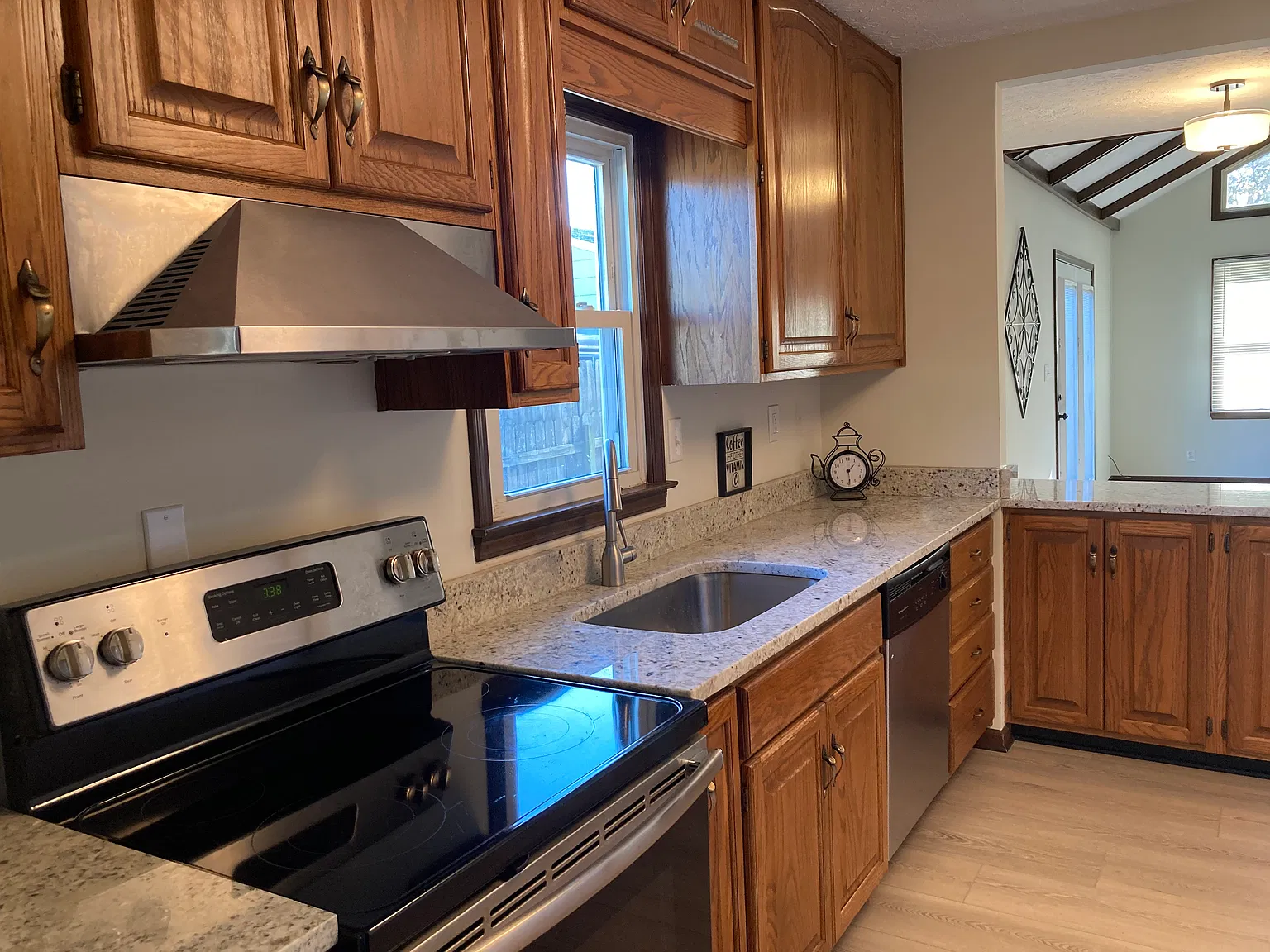 3 bed, 1.5 bath, 1320 sqft, $1,850 — Photo 4
