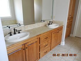 3rd image of 100 Southlake Cir