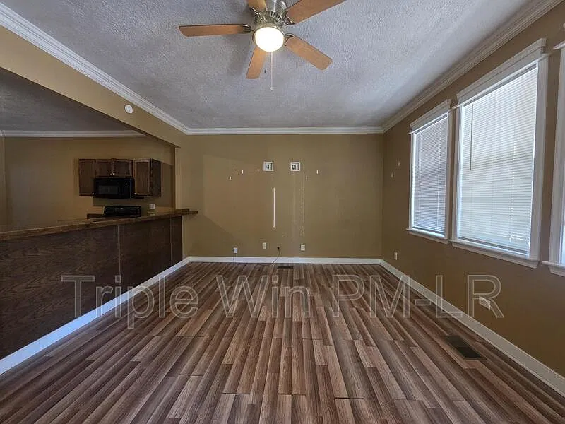 1 bed, 1.0 bath, $795 — Photo 2