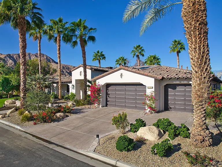 45699 W Via Villaggio — Photo 40
