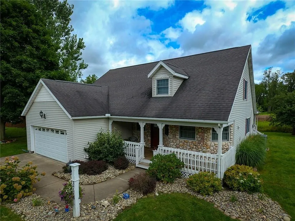 3774 Creekside Dr photo 1