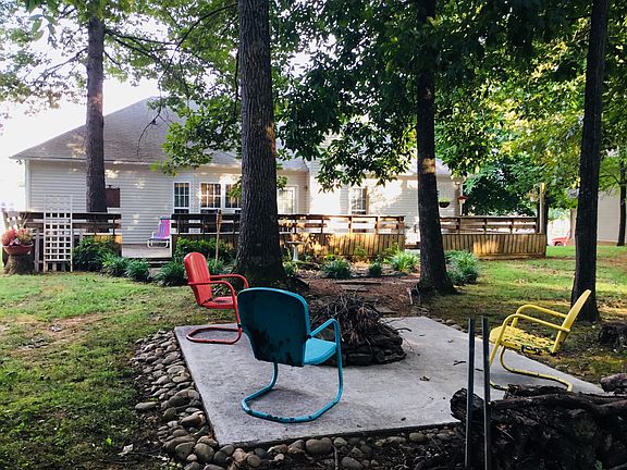 3rd image of 945 Jasmine Ln