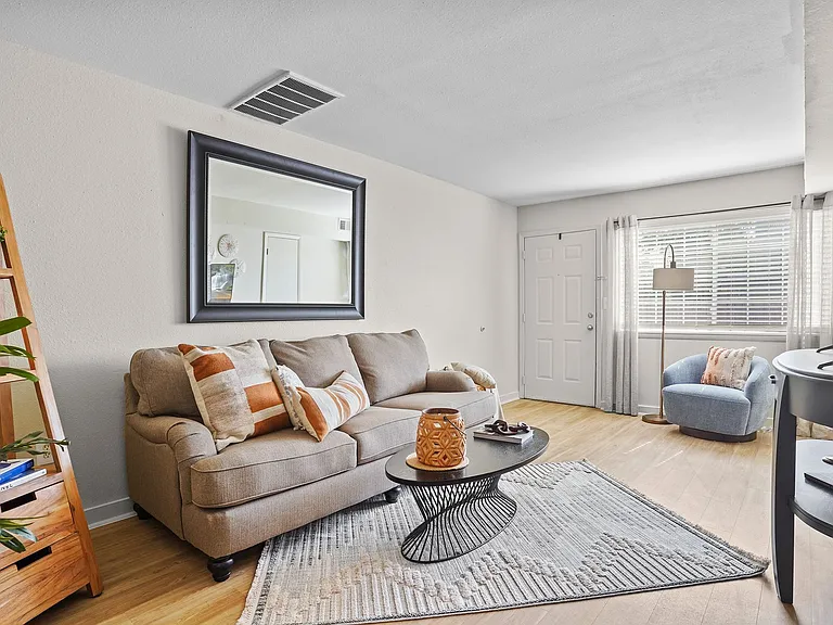 Regency Point Luxury Apartments — Photo 78