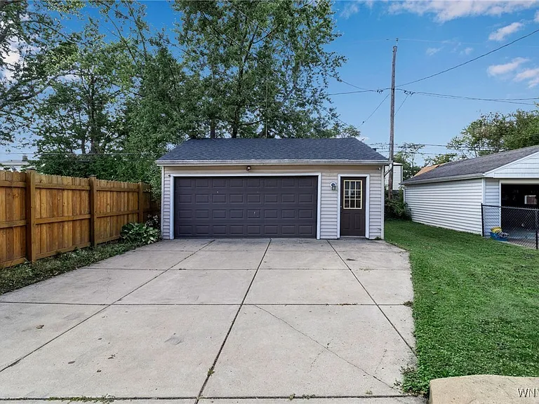178 Wellington Ave — Photo 8