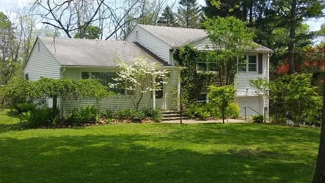 704 Cornell Rd photo 1