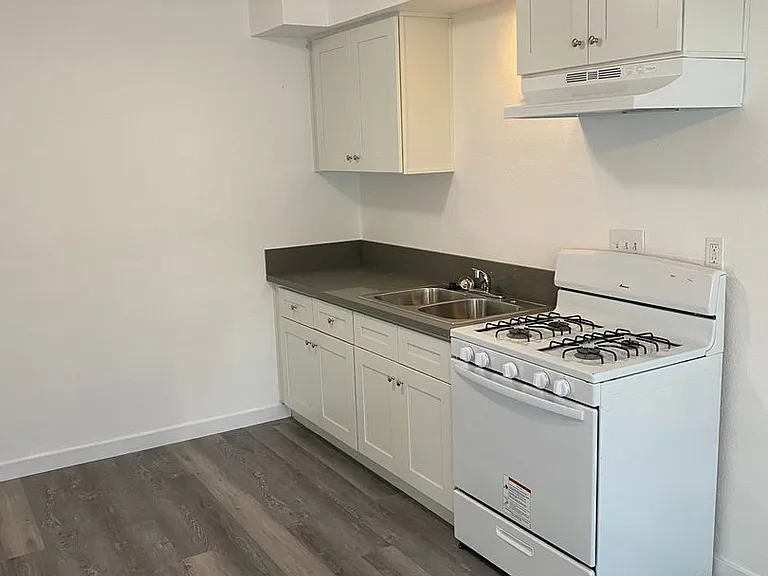 223 & 229 E Clifton Ave — Photo 2