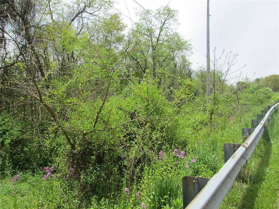 2nd image of 208 Briar Hill Rd