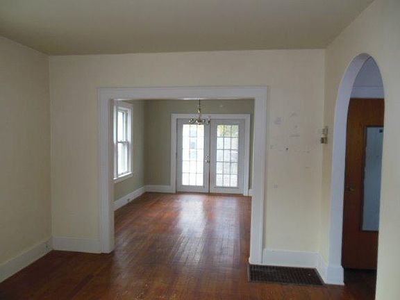 3rd image of 1241 Schirmer Ave