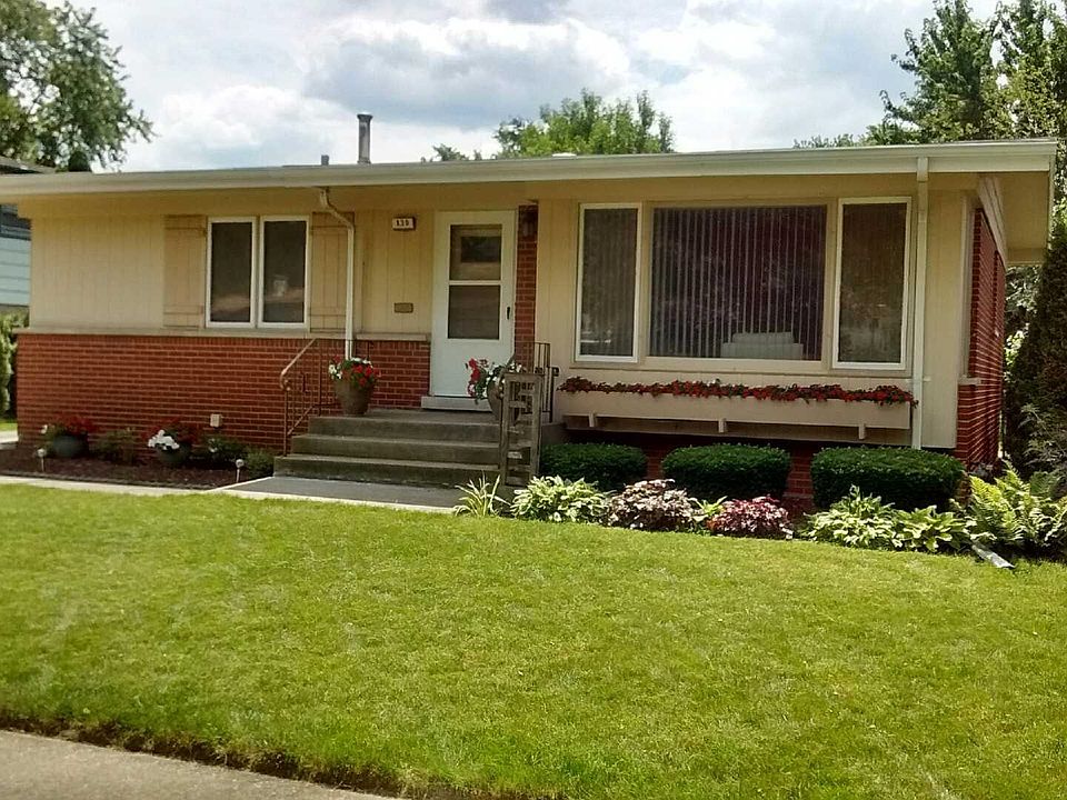1st image of 830 N Rainbow Dr