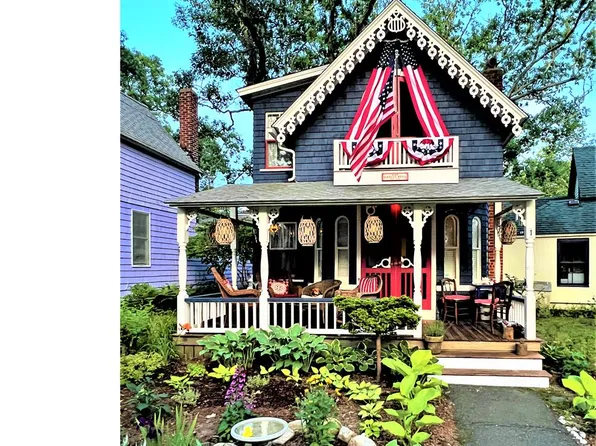 1 Cottage Park, Oak Bluffs, MA 02557