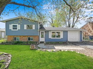 176 Oxford Rd, Bolingbrook, IL 60440