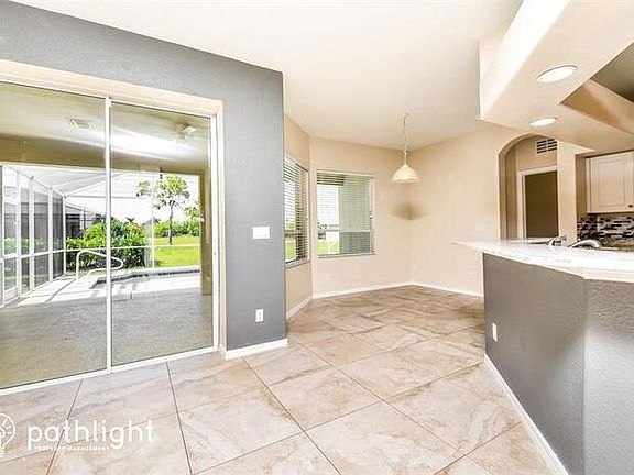 4th image of 1812 SW 40th St