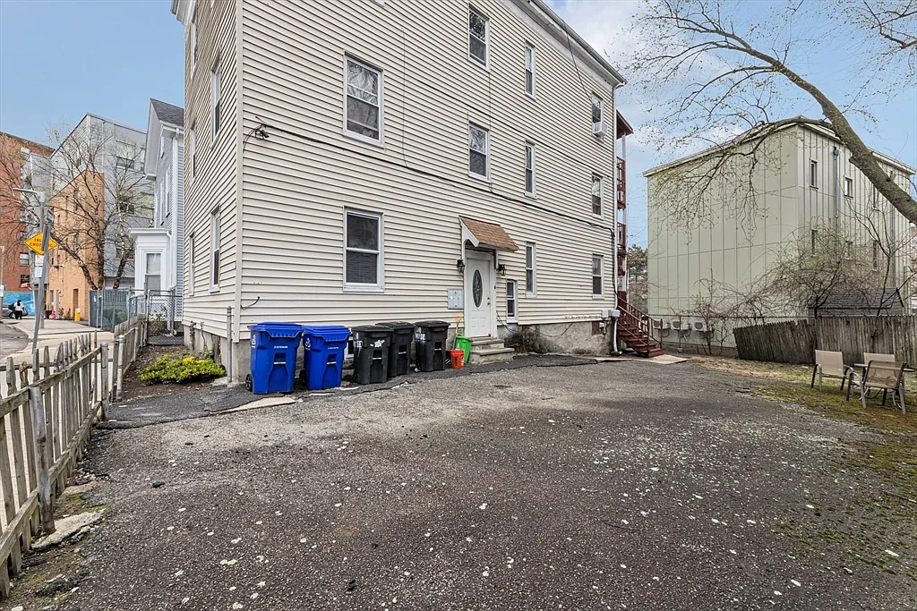 Building Photo - 6 Wise St #1