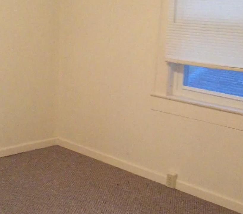 Upstairs bedroom, one.