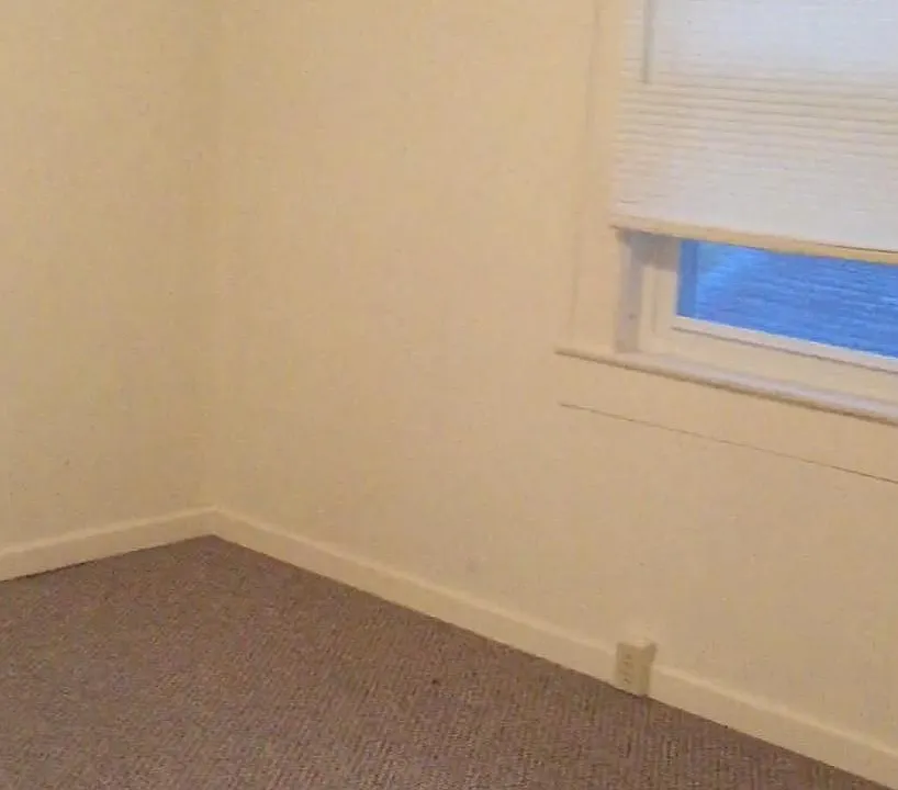 Upstairs bedroom, one.