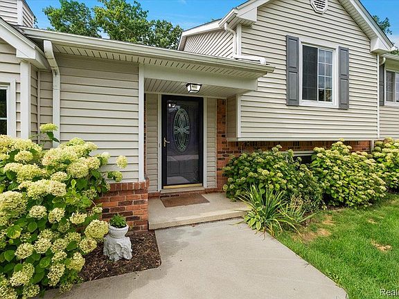 3rd image of 759 Kentucky Dr