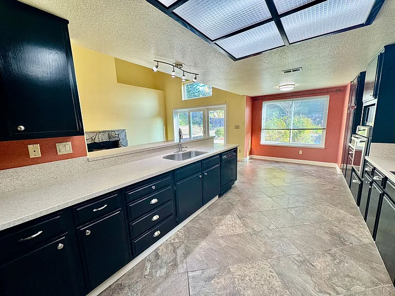 5477 Hackney Ln — Photo 9