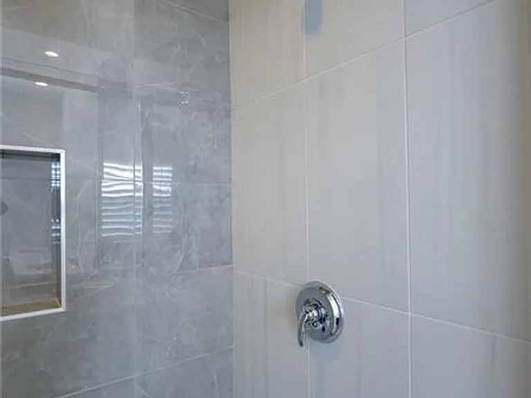 105 Brixton Ave — Photo 23