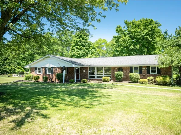 126 Lapeer Dr, Beaver Falls, PA 15010