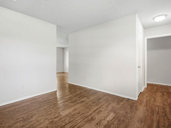 3rd image of 306 Pear St