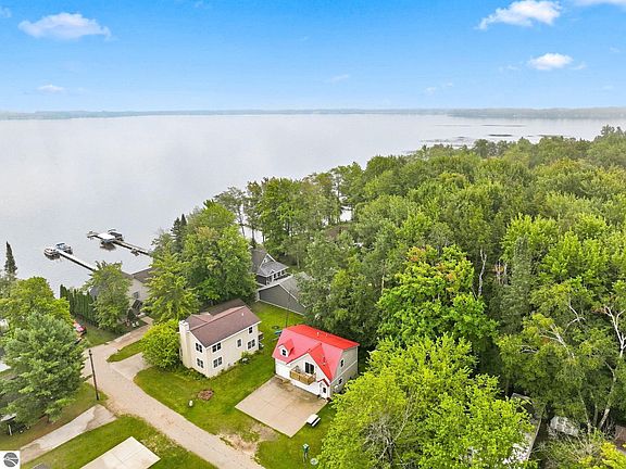 2nd image of 110 Bass Ct