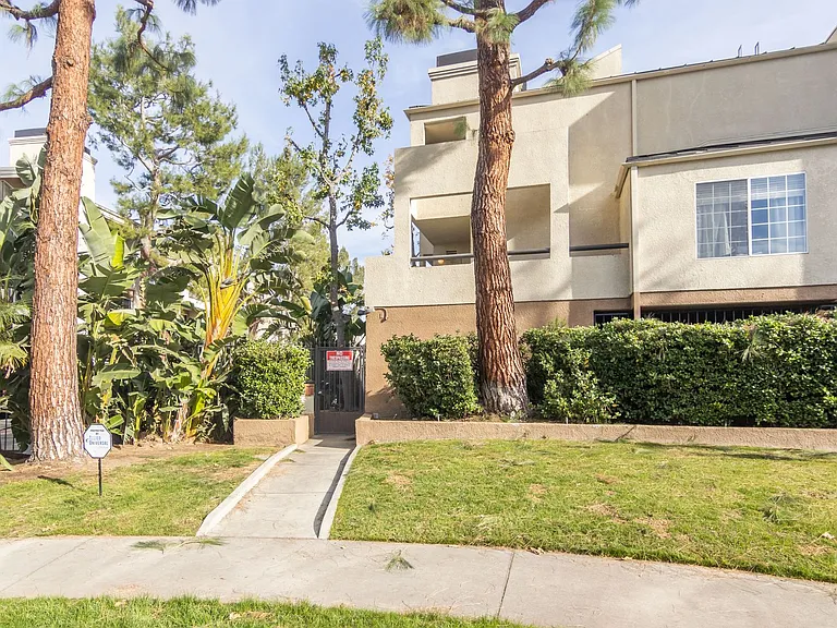 5500 Owensmouth Ave #216-P229 — Photo 1
