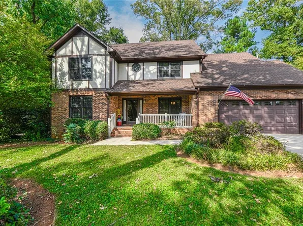 6112 Westwind Dr, Greensboro, NC 27410