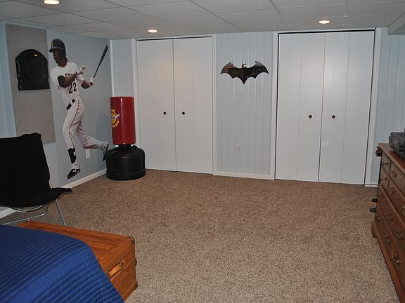 3rd image of 435 Hillcrest Dr