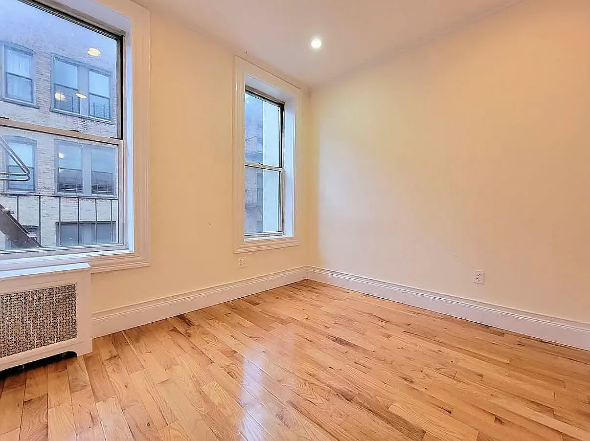 421 West 43rd Street — Photo 4