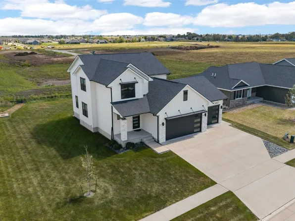 3497 Hemingway St, Marion, IA 52302