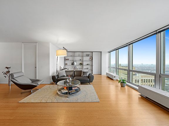 4th image of 2400 N Lakeview Ave APT 2705