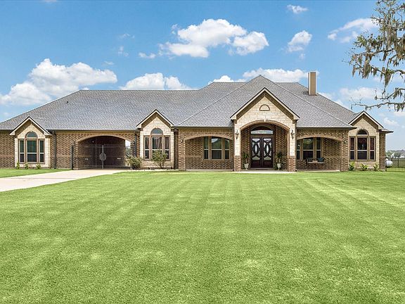 2nd image of 527 Lily Ln