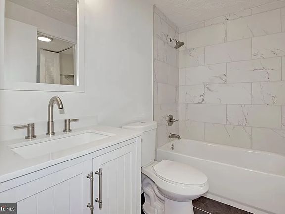 5th image of 2853 Middleboro Dr
