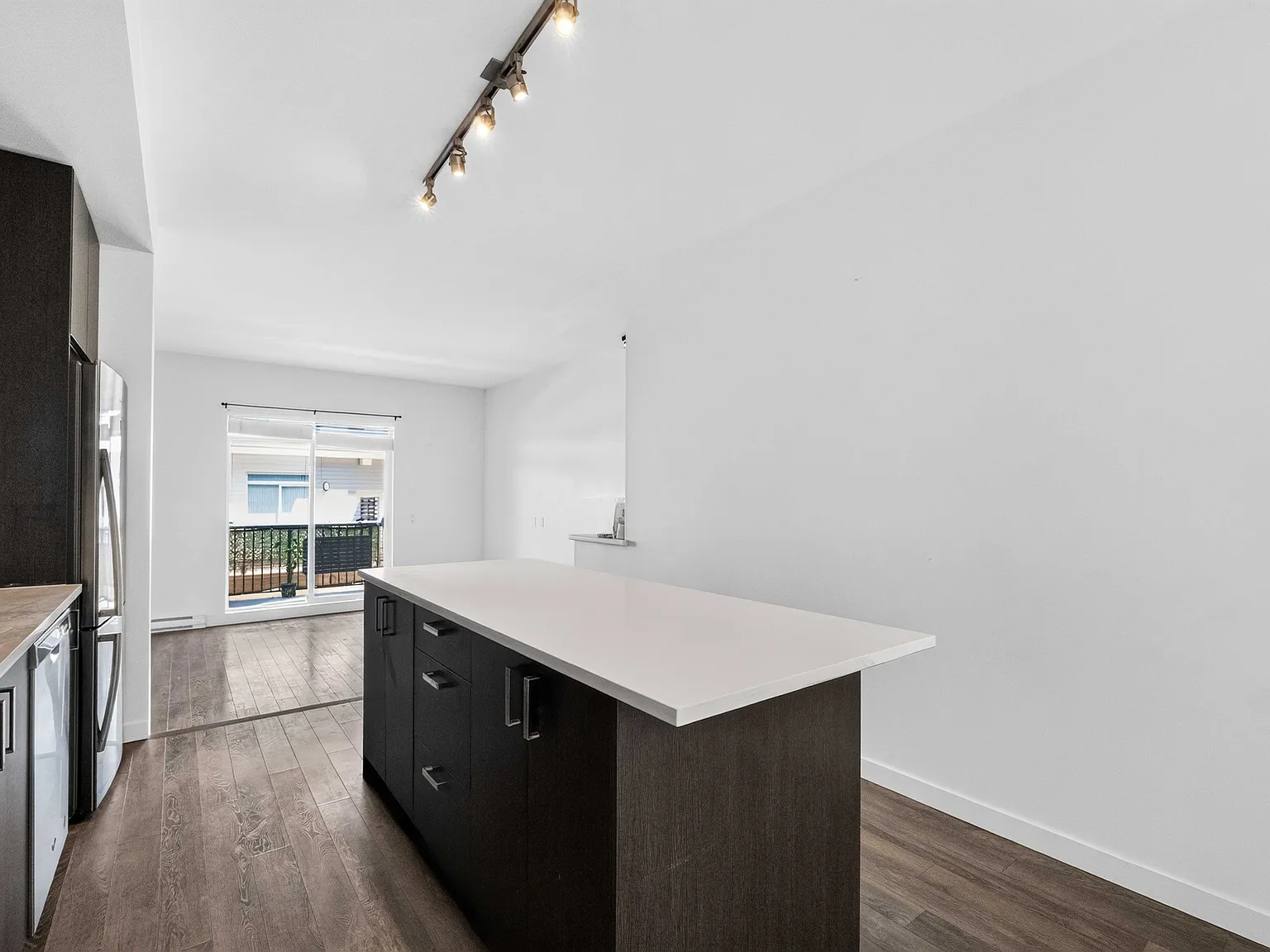 3 bed, 1270 sqft, $2,800 — Photo 3