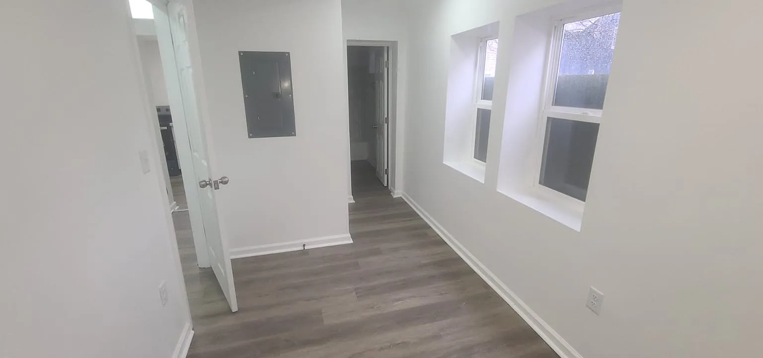 1 bed, 700 sqft, $1,000 — Photo 3