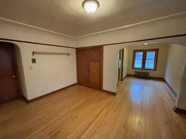 3036 S Kinnickinnic Ave #3, Milwaukee, WI 53207