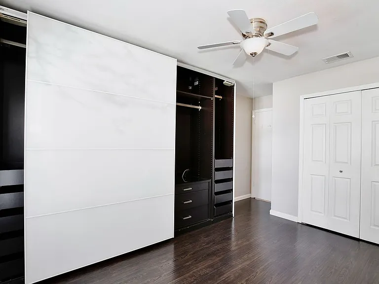 2942 Plaza Terrace Dr — Photo 11