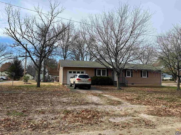 516 N 1st St, Burlington, KS 66839