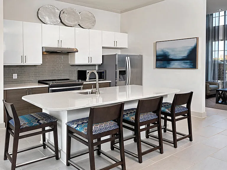 Avia Luxury Apartments — Photo 21