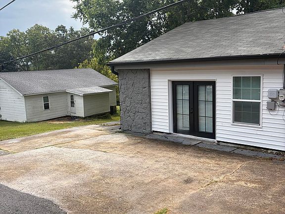 4th image of 161 Orchard Ave