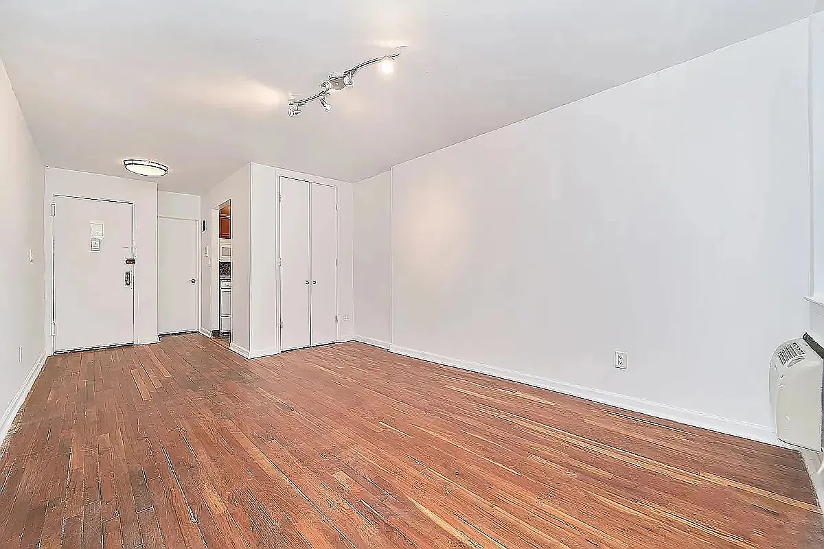 131 East 17th Street — Photo 1