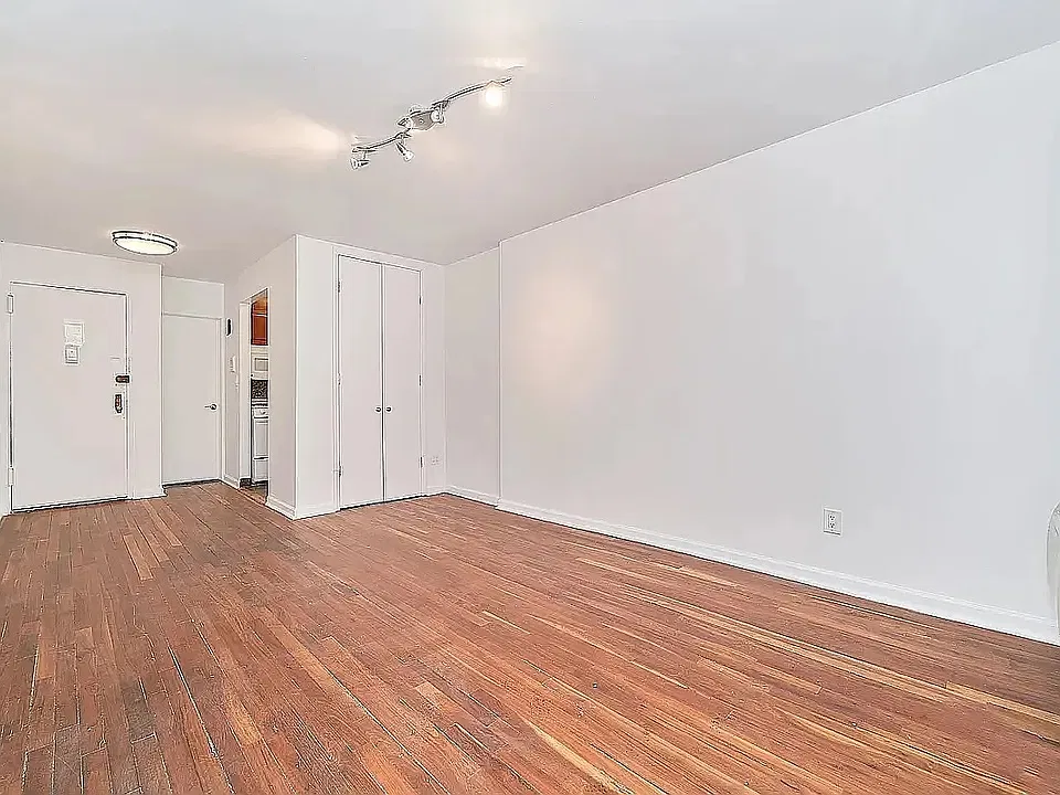 131 E 17th St #11