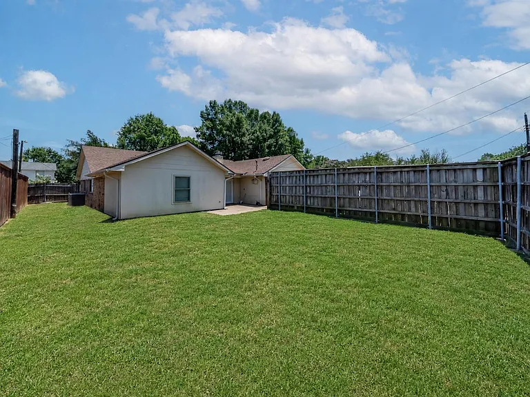 422 Woodhollow Dr — Photo 24