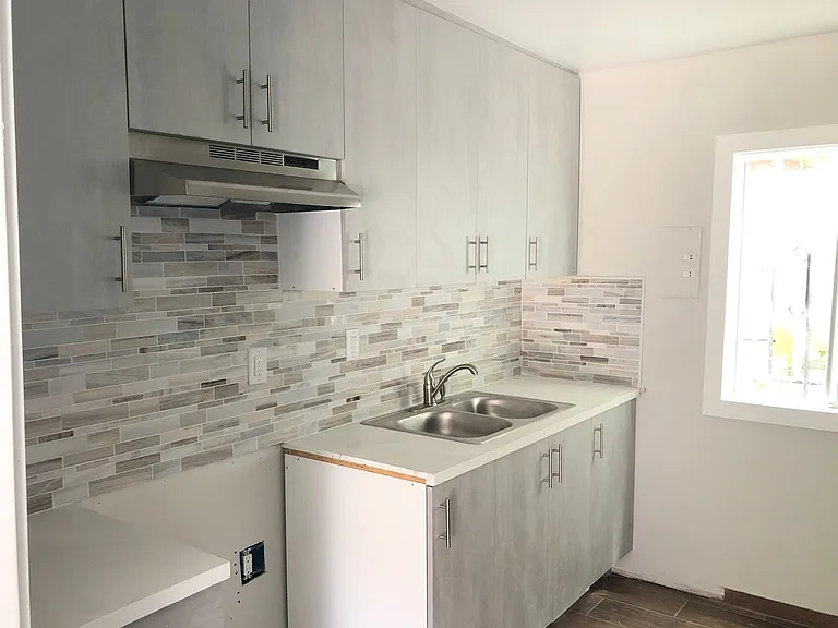 11818 S Main St — Photo 14
