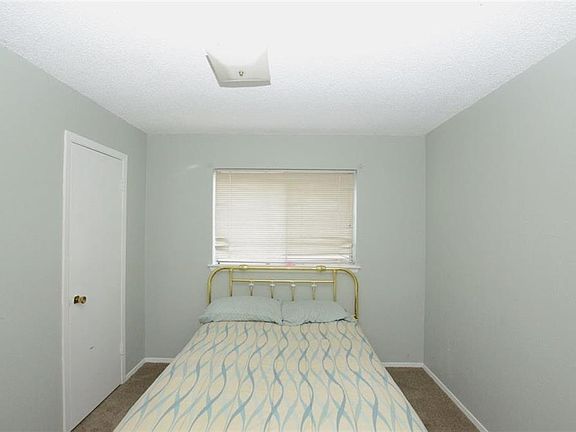 5th image of 858 Stanford Dr